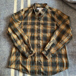 Exofficio women’s polyester flannel travel shirt, size large, soft. Green & tan.